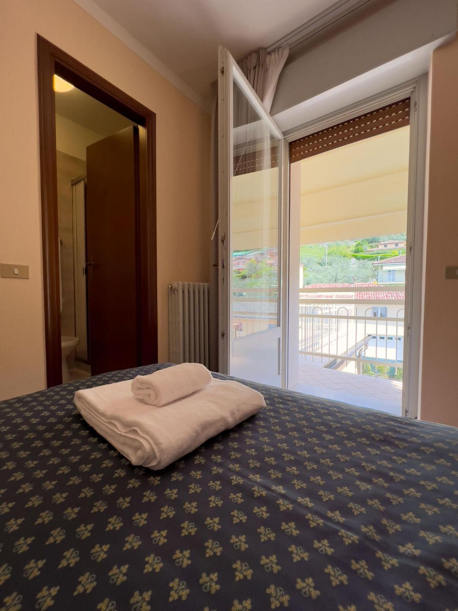 Hotel Benacus טורי דל בנקו מראה חיצוני תמונה