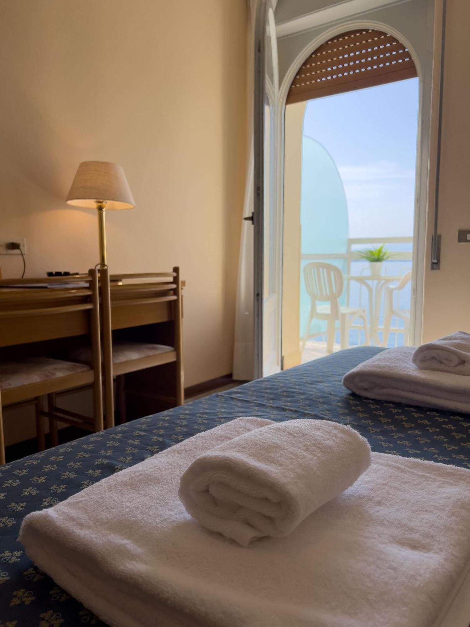 Hotel Benacus טורי דל בנקו מראה חיצוני תמונה