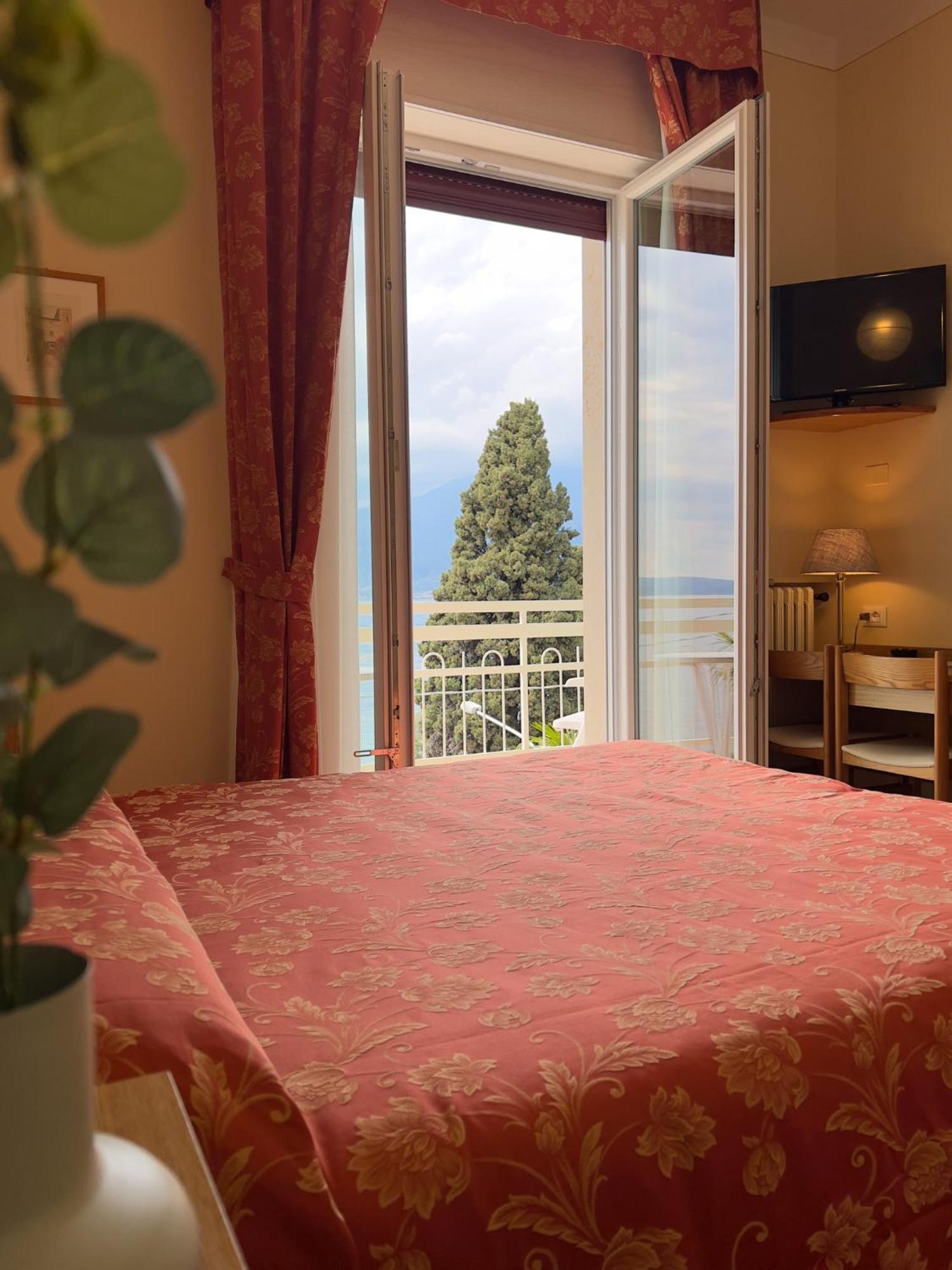 Hotel Benacus טורי דל בנקו מראה חיצוני תמונה